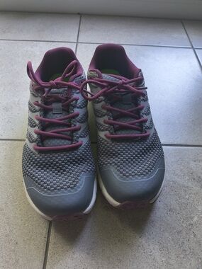 Women’s Gray Athletic Sneakers with Purple Laces and Lining